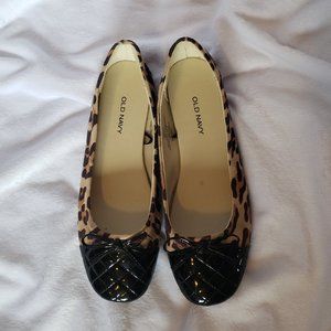 Old Navy Leopard print flats size 6